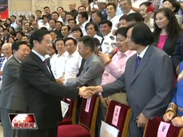2016年6月13日至15日，中国民间文艺家协会第九次全国代表大会在北京京西宾馆隆重举行，中央政治局委员、书记处书记，中宣部部长刘奇葆，中国文联主席孙家正，中国民间文艺家协会主席潘鲁生等各级领导参加。华艺万搏网-万搏网（中国）
董事长傅绍相参加代表大会，并与刘奇葆部长亲切握手。