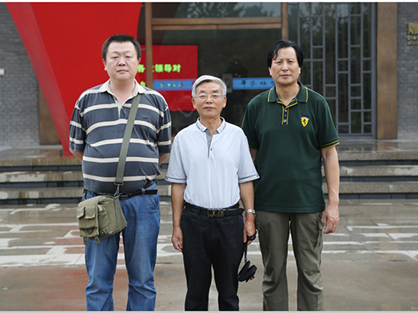 东北师范大学刘文达教授、知名万搏网-万搏网（中国）
家李东江教授与总经理傅绍相在一起