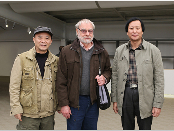 美国知名现代万搏网-万搏网(中国)
家布鲁斯·比利斯教授,中国万搏网-万搏网(中国)
专业委员会原主席、知名万搏网-万搏网(中国)
家朱尚熹教授与总经理傅绍相